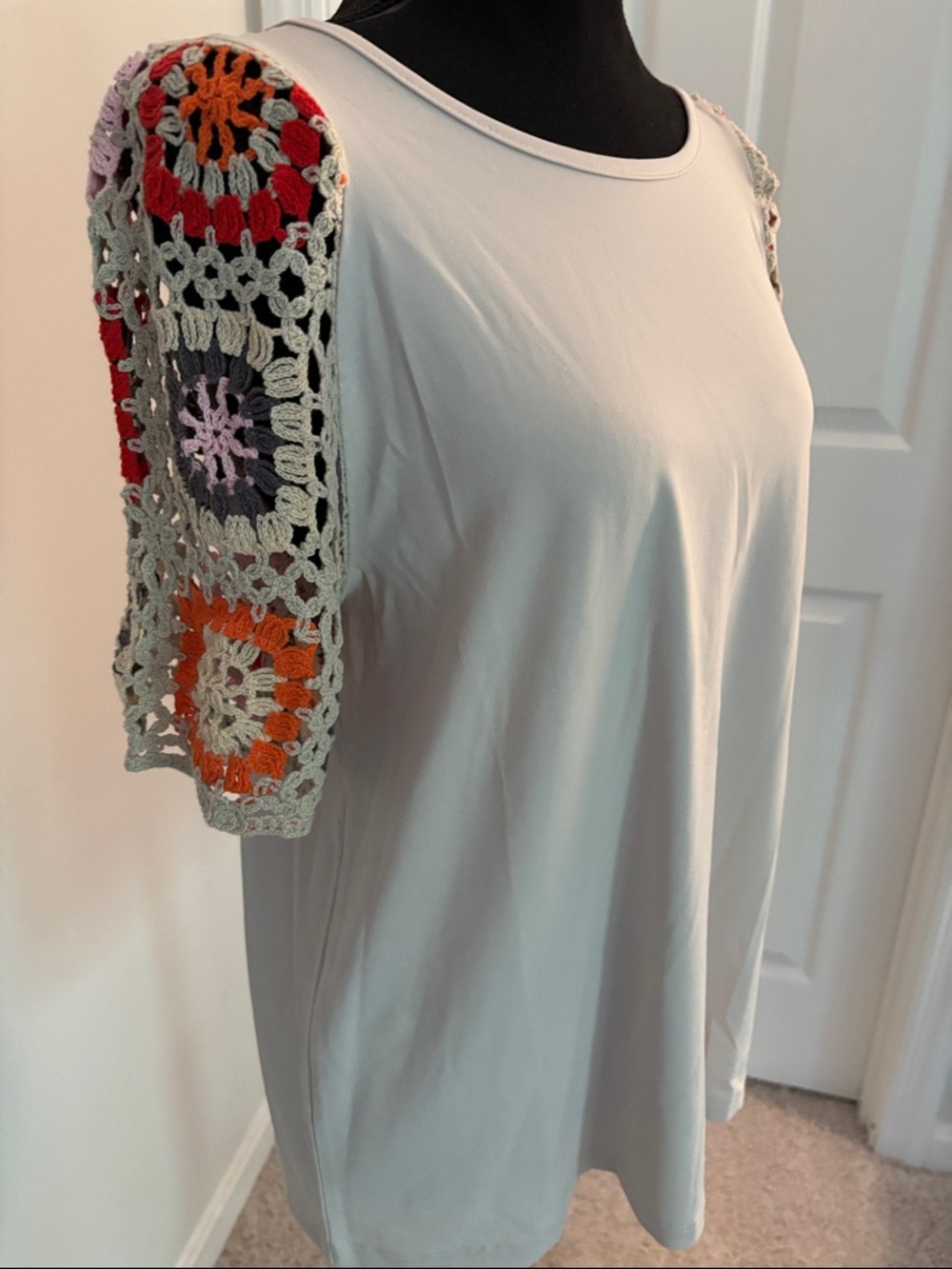 Relaxed Cream colored Women's Top with Multicolor Crochet Sleeves - Picture 3 of 6